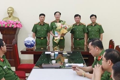 Khen thưởng Ban chuyên án bắt giữ đối tượng mua bán trái phép chất ma túy