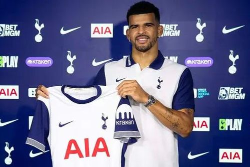 Tiền đạo Dominic Solanke gia nhập Tottenham với mức phí kỷ lục