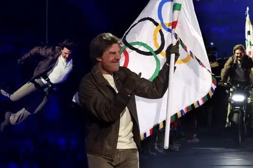 Tom Cruise trình diễn đậm chất Hollywood tại bế mạc Olympic Paris