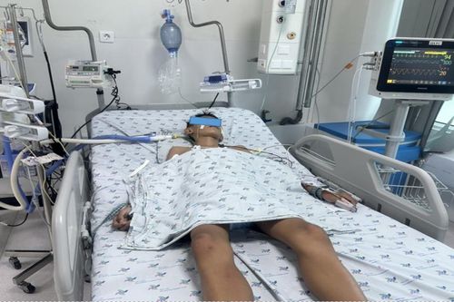 Cứu sống bé trai 15 tuổi ngạt nước nặng ở hồ bơi, đã ngưng tim
