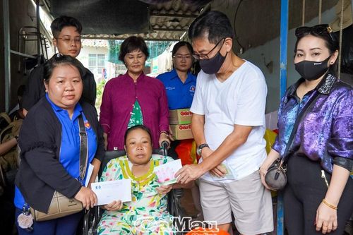 Tình người nơi 'hẻm chạy thận'
