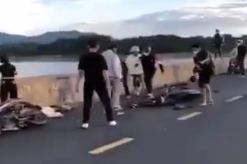 Nhóm thanh niên nghi đua xe máy trên đập thủy điện tại Đắk Lắk, 1 người tử vong
