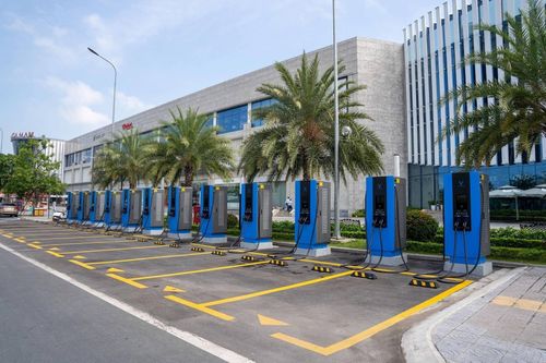 Đề xuất hỗ trợ giá điện bán cho các trạm sạc xe điện