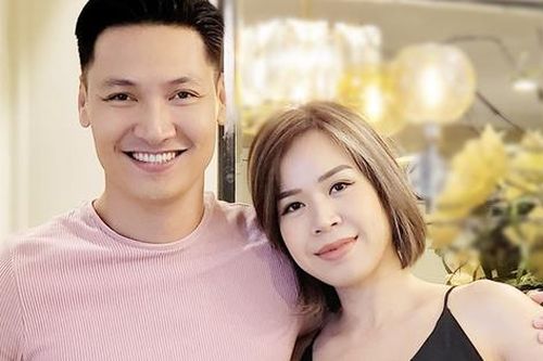 Vợ Mạnh Trường đổi gu, từ cắm hoa sen sang cắm cành thị, hút 5000 lượt yêu thích