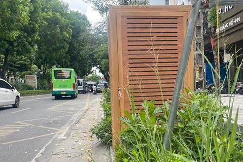 Loạt tủ điện ở Hà Nội được 'khoác áo' mới