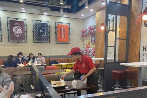 Sinh viên nói gì về đề xuất được làm thêm 24 giờ mỗi tuần?