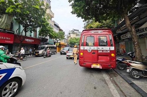Công an Hà Nội chấn chỉnh việc đón trả khách du lịch trong phố cổ