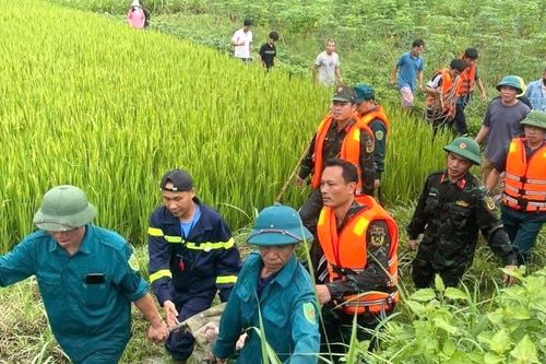 Rủ nhau lên núi chơi giữa đêm khuya, hai người bị lũ ống cuốn trôi