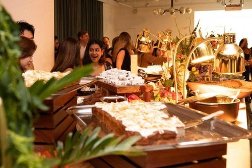 Dùng thức ăn thừa nấu tiệc buffet cho 200 người ở Hong Kong