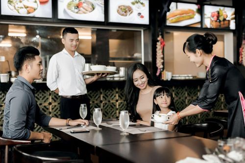 Phục vụ khách hàng bằng sự tận tâm