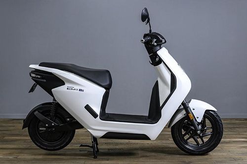 Honda sản xuất xe máy điện cho 'đối thủ' Yamaha