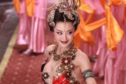 'Đát Kỷ gợi cảm nhất màn ảnh' công khai bạn trai