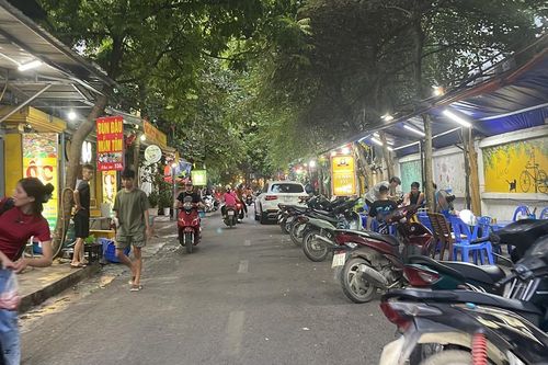 Cần sớm xử lý những vi phạm trật tự đô thị trên phố Chùa Quỳnh