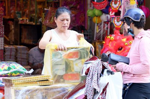 Sát rằm tháng 7, thị trường vàng mã ế ẩm