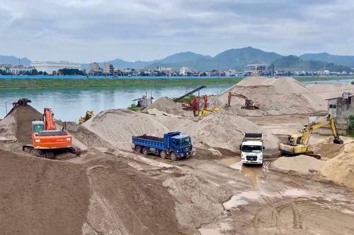 UBND tỉnh Hòa Bình chỉ đạo xử lý 'Những núi cát trong lòng thành phố Hòa Bình'