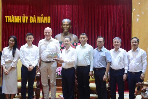 Bí thư Thành ủy Nguyễn Văn Quảng tiếp Nhà sáng lập Tập đoàn Sioux Technologies đến thăm và làm việc tại thành phố