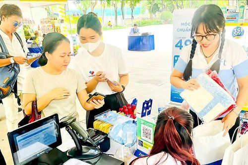 Chia sẻ gánh nặng với người tiêu dùng