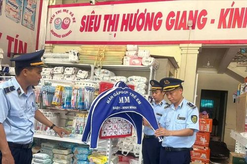 Phạt 1 siêu thị 'tự phong'