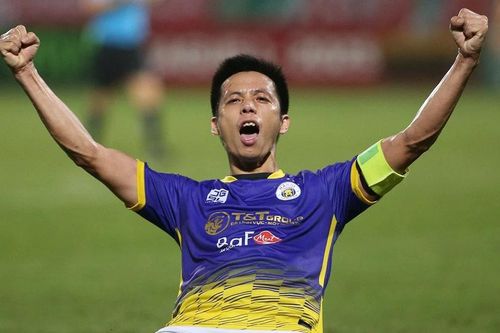 Tiền đạo Văn Quyết được AFC vinh danh