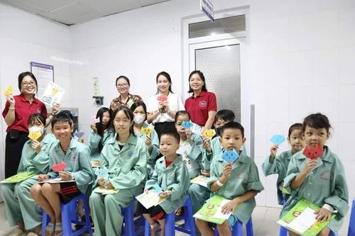 Tủ sách nhân ái – 'liều thuốc bổ' đặc biệt tại Bệnh viện Đa khoa tỉnh Phú Thọ