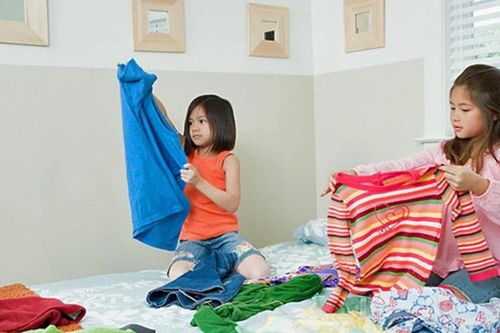 Cha mẹ học cách 'lười' để con tự lập