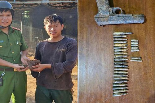 Gia Lai: Đào bồn cà phê, một người dân phát hiện hàng chục viên đạn và súng