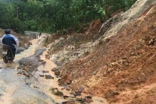 Yên Bái xuất hiện hàng loạt điểm sạt lở