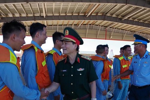 Tổ chức thành công ban bay cán bộ đầu tiên của Trung đoàn 920 tại sân bay Phan Thiết