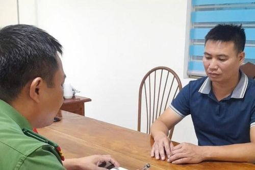 Khởi tố tài xế cố tình lái xe vào cảnh sát giao thông