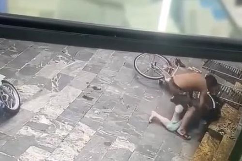 Khởi tố kẻ đâm vợ cũ dã man trên vỉa hè ở Vĩnh Phúc