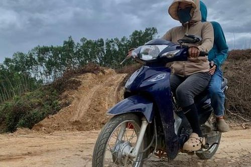 Nát bét tuyến đường độc đạo nơi vùng biên giới