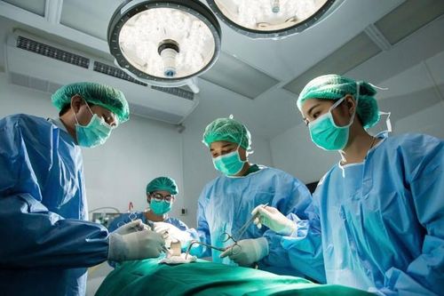 Nỗi lòng y bác sĩ khi phải chữa trị cho tội phạm