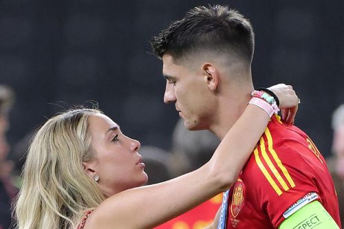 Morata bất ngờ thông báo chia tay vợ