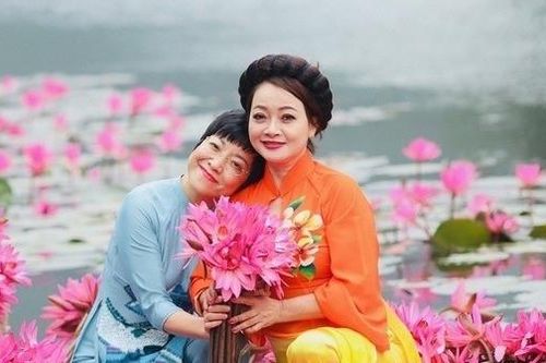 Nghệ sĩ Trà My, MC Thảo Vân mang âm nhạc tới bệnh viện