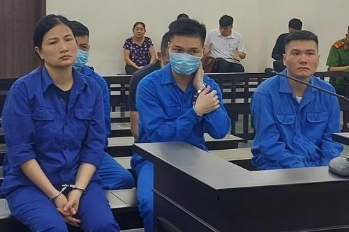 Cựu nhân viên sân bay Nội Bài khai nhận tiền tỷ vận chuyển ngà voi, sừng tê giác