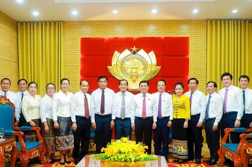 Bí thư Tỉnh ủy Nghệ An Thái Thanh Quý tiếp lãnh đạo tỉnh Bô Ly Khăm Xay, CHDCND Lào