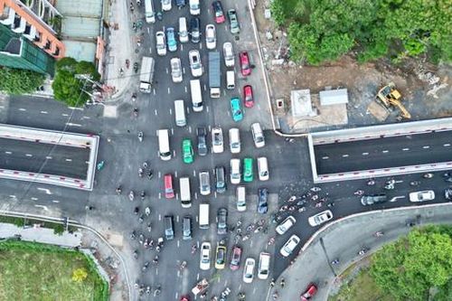 Hầm chui Trần Quốc Hoàn thông xe nhưng chưa phát huy nhiều hiệu quả