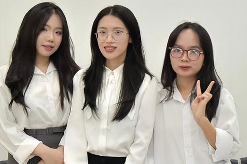 Nhóm nữ sinh làm giấy ăn từ bã cà phê