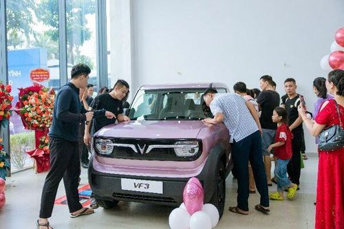 Sản lượng bán xe hơi trong nước tiếp tục tăng