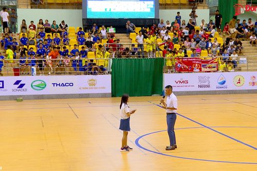 14h chiều mai 14-8, cựu tuyển thủ quốc gia Lê Công Vinh sẽ đến giao lưu tại trận chung kết Giải bóng đá nhi đồng Cúp Báo Đồng Nai - C.P. Việt Nam