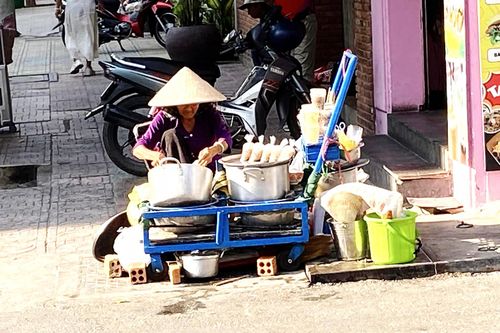 Ở phố có những người già