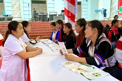 Truyền thông kiến thức về sinh đẻ an toàn và chăm sóc trẻ em
