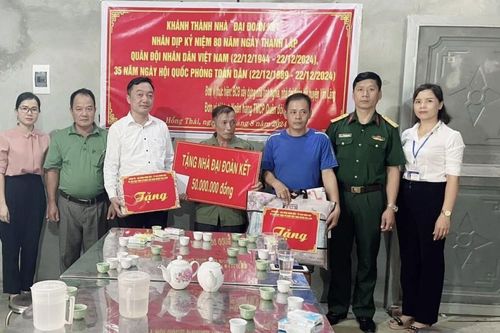 Khánh thành và bàn giao nhà 'Đại đoàn kết' tại xã Hồng Thái huyện Văn Lãng.