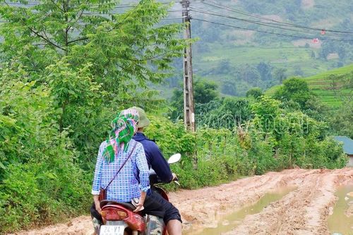 Hoàn thành đổ bê tông xi măng tuyến đường Hỏm Dưới - Nậm Chày (đoạn Km0+550,06 - Km1+458,77) trước ngày 30/9/2024