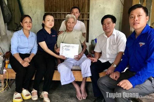 Trên 210 triệu đồng ủng hộ gia đình ông Nguyễn Văn Lợi