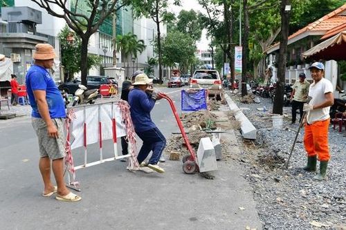 Thành phố Hồ Chí Minh chỉnh trang đồng loạt vỉa hè trung tâm