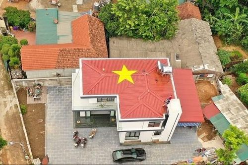 Người dân rủ nhau 'biến mỗi nóc nhà thành một lá cờ Tổ quốc'
