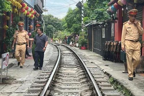 Chấn chỉnh hoạt động đón, trả khách trong phố cổ