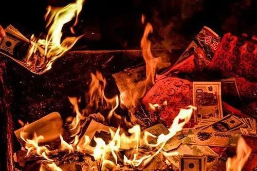 Nguy cơ cháy nổ khi đốt vàng mã dịp rằm tháng 7