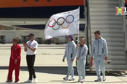 Lá cờ Olympic đến với Los Angeles